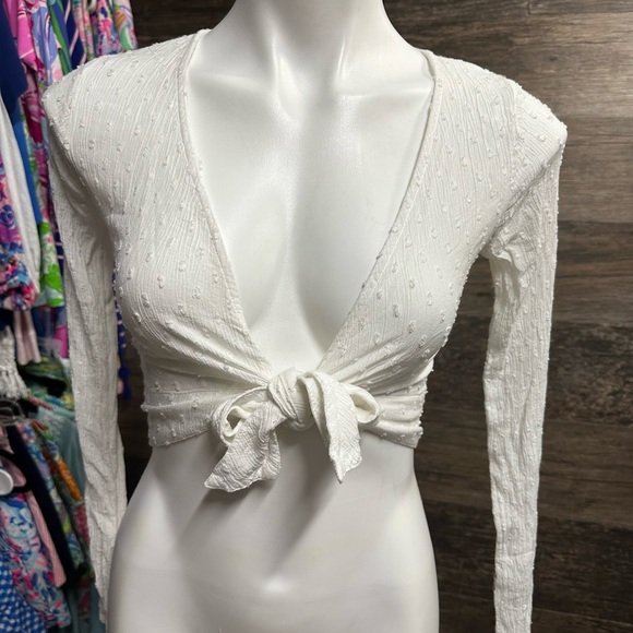 Hollister Tops - Hollister Ivory White Tie-Front Crop Top